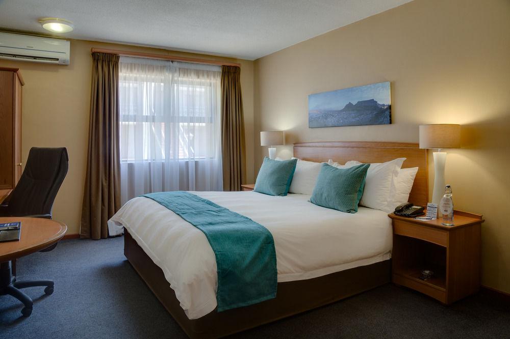 Protea Hotel By Marriott Cape Town Tyger Valley Bellville Exterior photo